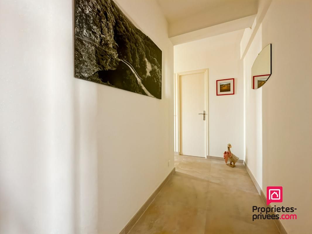 AVALLON Appartement T3 rénové avec goût Centre-ville d'Avallon 4
