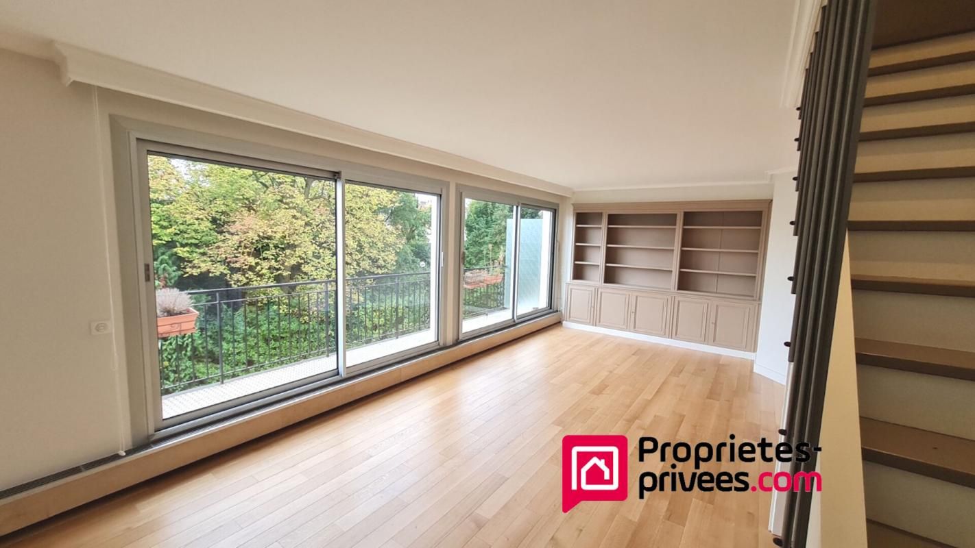 SAINT-CLOUD MONTRETOUT/COUTUREAU : APPARTEMENT FAMILIAL , 3 CHAMBRES +BUREAU EN DUPLEX AVEC TERRASSE (55m2) ET BALCON. Box et cave 2
