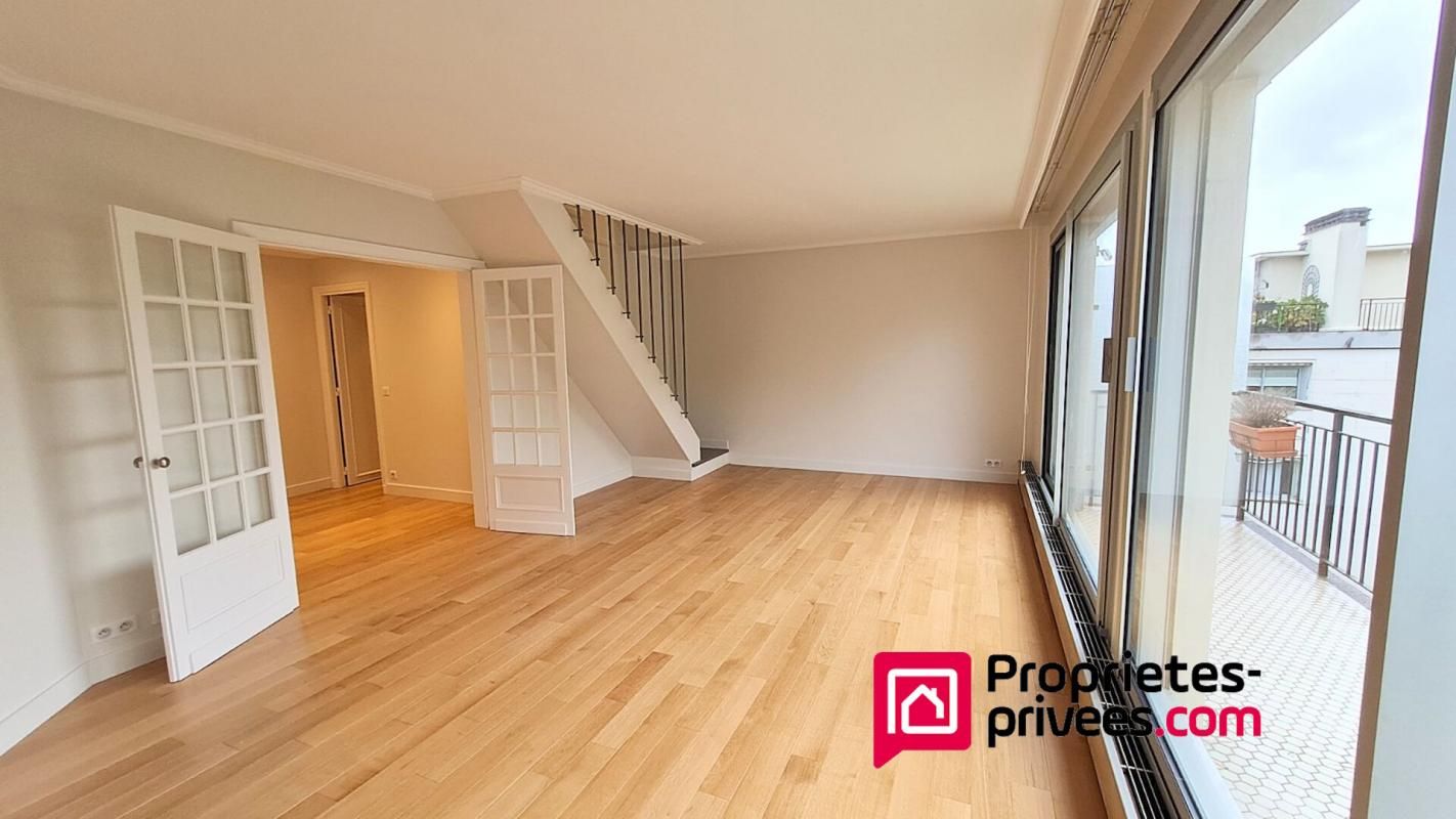 SAINT-CLOUD MONTRETOUT/COUTUREAU : APPARTEMENT FAMILIAL , 3 CHAMBRES +BUREAU EN DUPLEX AVEC TERRASSE (55m2) ET BALCON. Box et cave 3