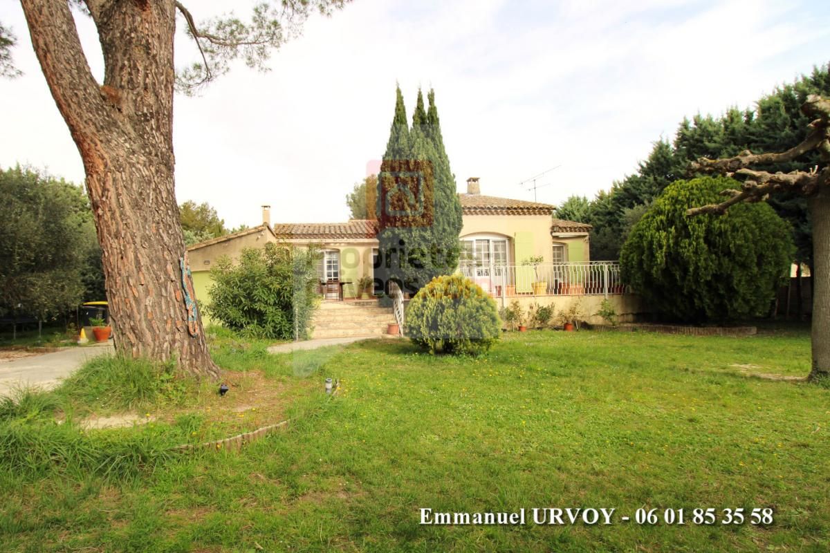 A VENDRE - 13890 MOURIES - Maison de plain-pied 113 m² avec garage et jardin 1982 m²