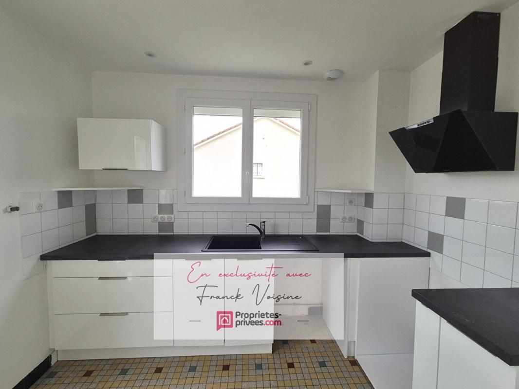 A VENDRE en EXCLUSIVITE  à Saint Mars la Réorthe - Maison de 90 m2 env avec 3 chambres sur une parcelle constructible de 1023 m2 env