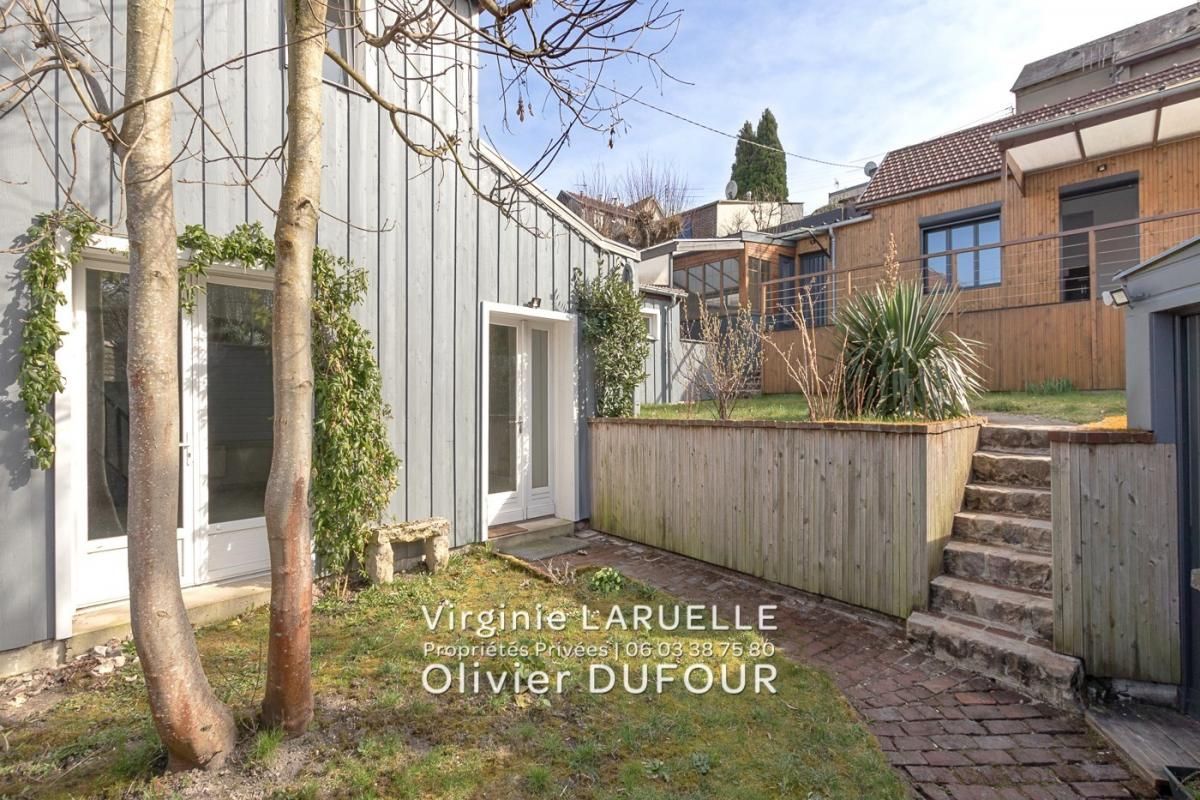Rouen proche du CHU, ensemble de 2 maisons indépendantes avec beau jardin et 2 garages