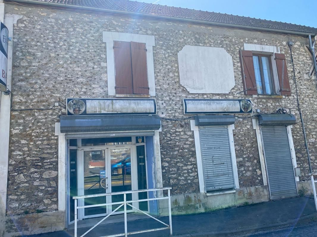 LA FERTE-GAUCHER Bâtisse/Maison de village en pierre 2