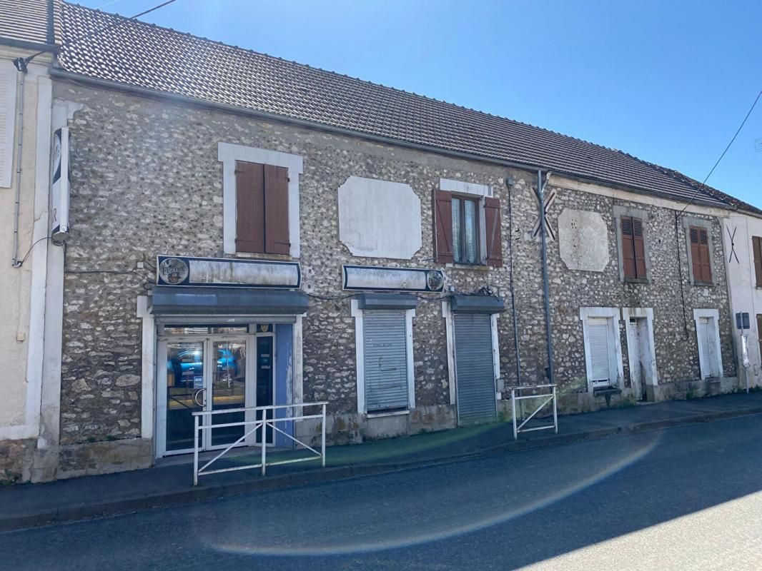 LA FERTE-GAUCHER Bâtisse/Maison de village en pierre 3