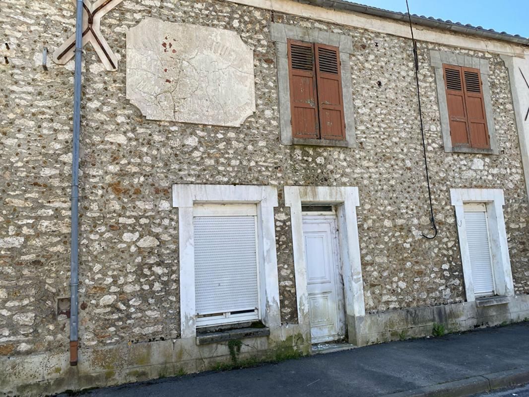 LA FERTE-GAUCHER Bâtisse/Maison de village en pierre 4