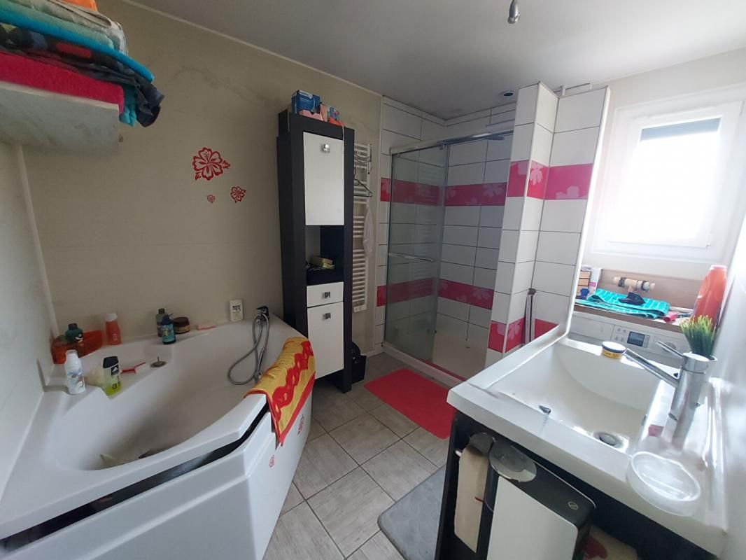 BOISSEY-LE-CHATEL Maison Boissey Le Chatel 4 pièce(s) 85 m2 4
