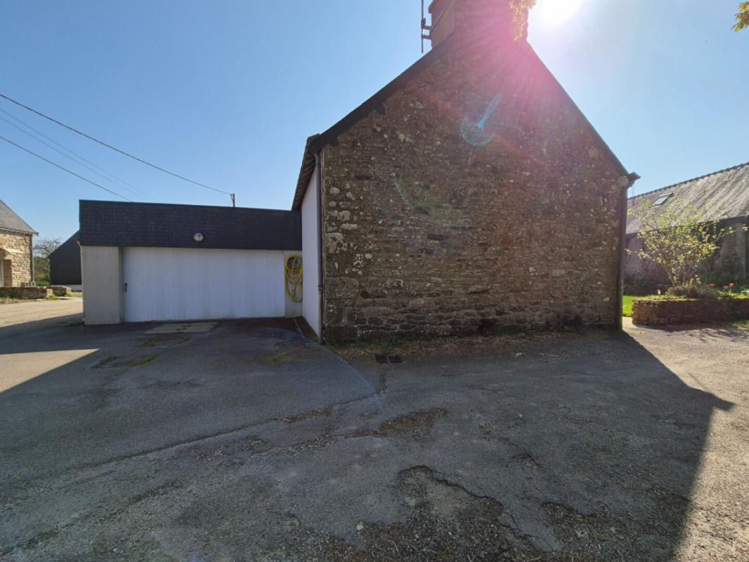 CLEGUER BELLE LONGERE BRETONNE AVEC BEAUCOUP DE CACHET DE 142 m2 dans un petit village calme du Morbihan (20 min de Lorient - 5 min de Caudan - 5 min de Pont Scorff - 5 min de Cléguer - 25 min de Quimperlé) 3
