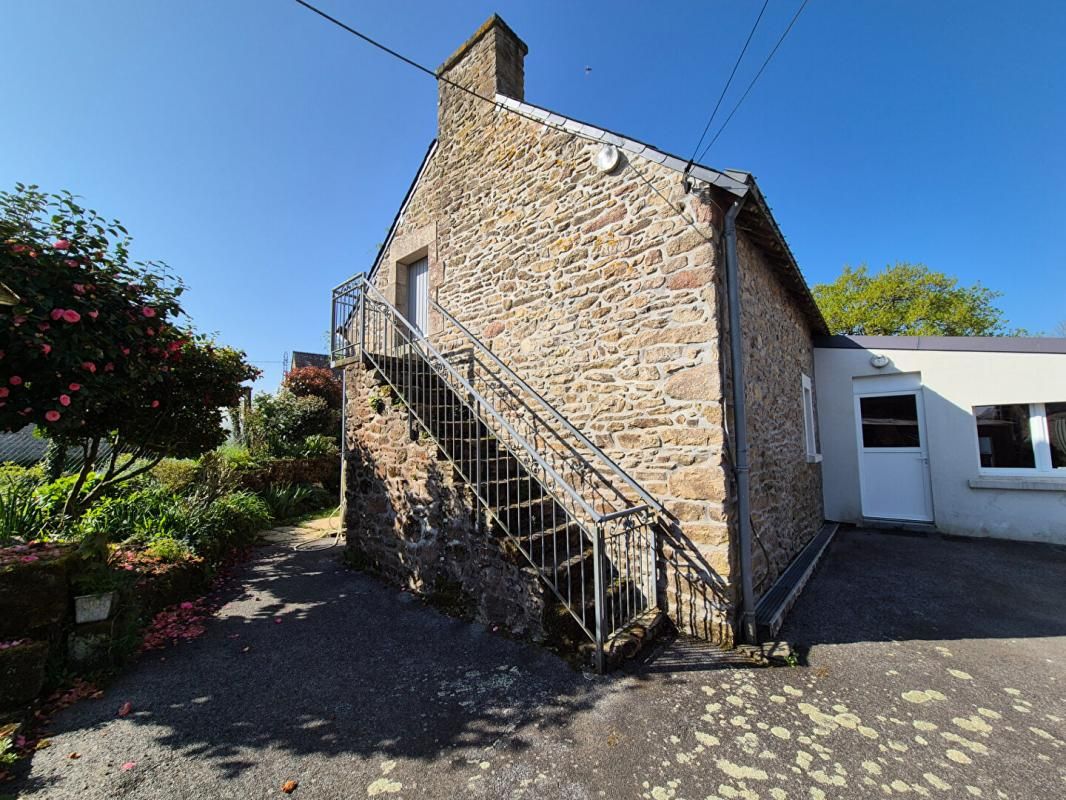 CLEGUER BELLE LONGERE BRETONNE AVEC BEAUCOUP DE CACHET DE 142 m2 dans un petit village calme du Morbihan (20 min de Lorient - 5 min de Caudan - 5 min de Pont Scorff - 5 min de Cléguer - 25 min de Quimperlé) 4