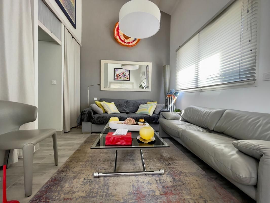 VILLENEUVE-LES-BEZIERS Villa à Villeneuve-lès-Béziers - 335 000 2