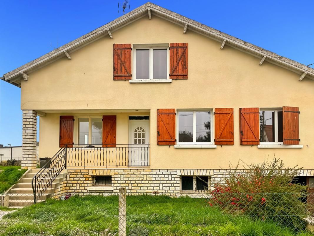 Maison avec sous-sol de 128m2 et terrain constructible de 1300m² 139000