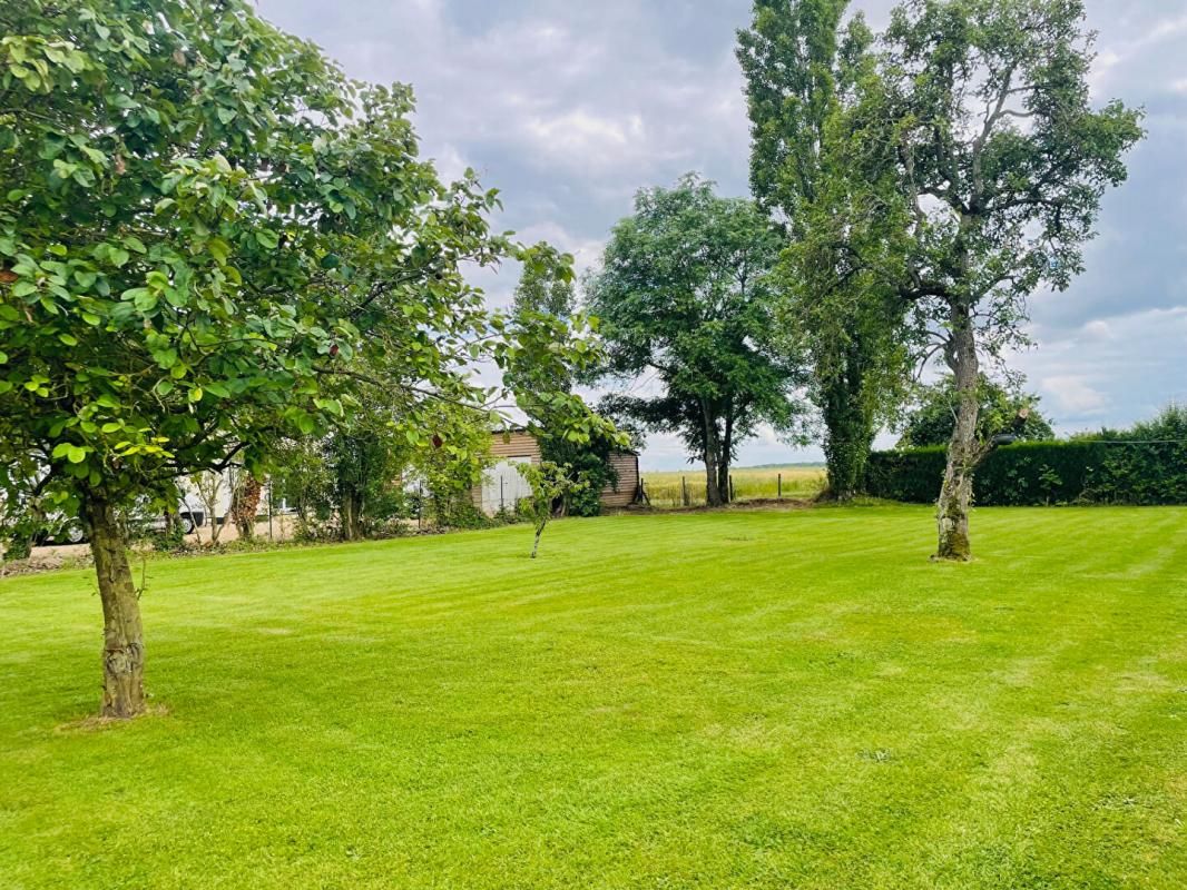 CHARTRES Terrain proche de Chartres 760 m2 Saint Aubin des Bois 2