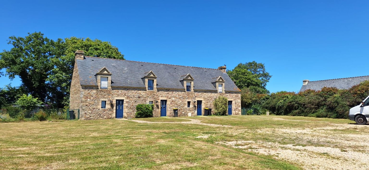 Longère en pierre de 200 m2 - 4 Locatifs- Domaine sécurisé