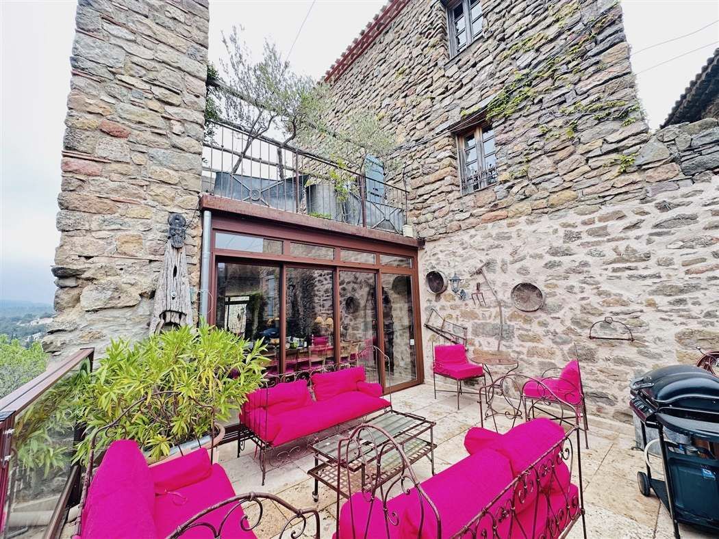 LAGRASSE MAISON de 142 m2 au coeur d'un château 4