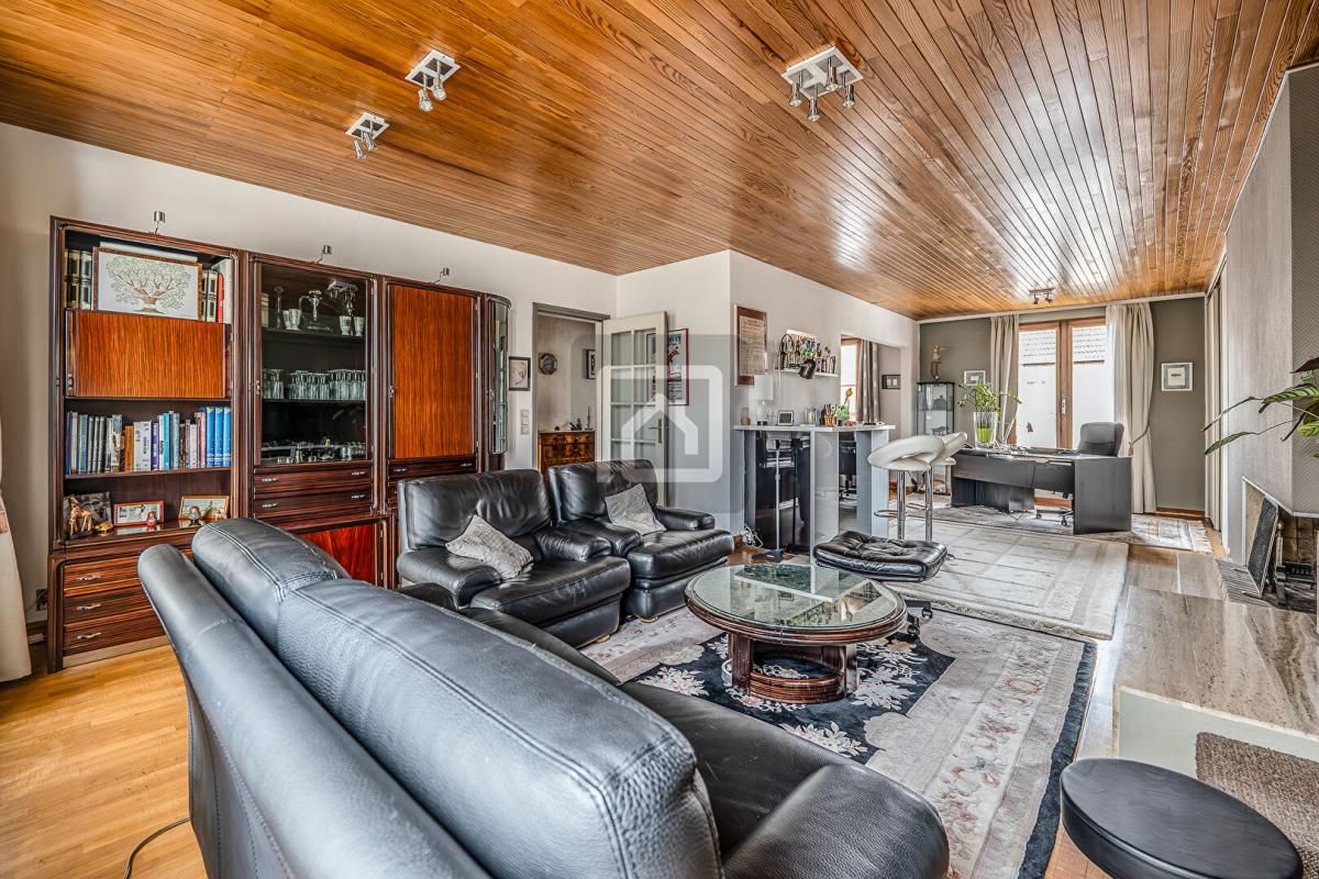 LE BLANC-MESNIL Maison Le Blanc Mesnil 7 pièce(s) 190 m2 4
