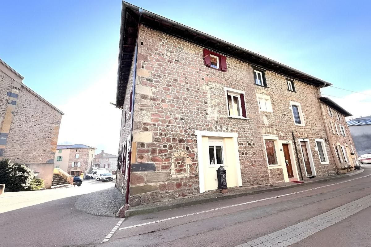 CLAVEISOLLES, maison de village 113 m2 Carrez bon état