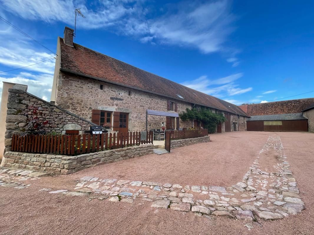 Ferme Saint Martin De Salencey 6 pièce(s) 157.5 m2