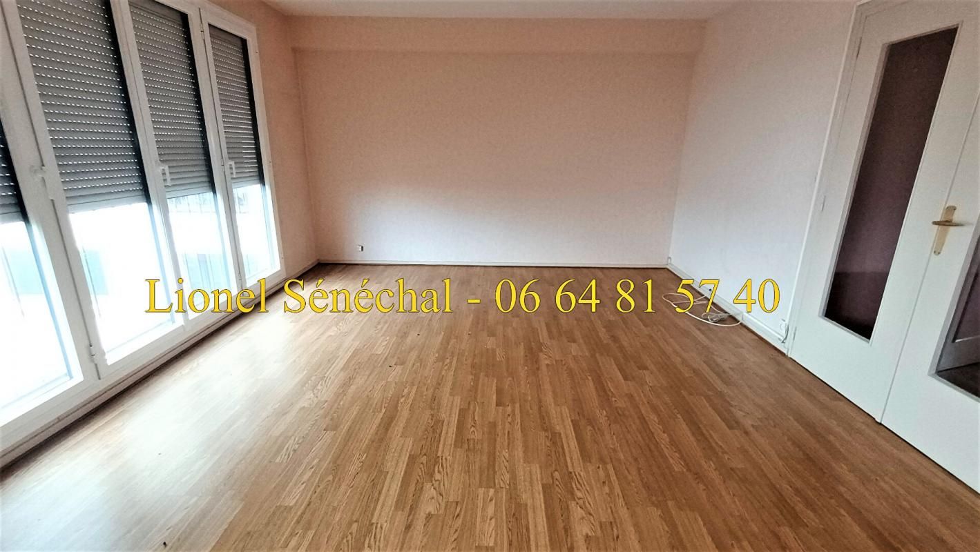 LE MANS Appartement 4 pièces de 65 m2 avec ascenseur et interphone secteur Maillets à Le Mans 3