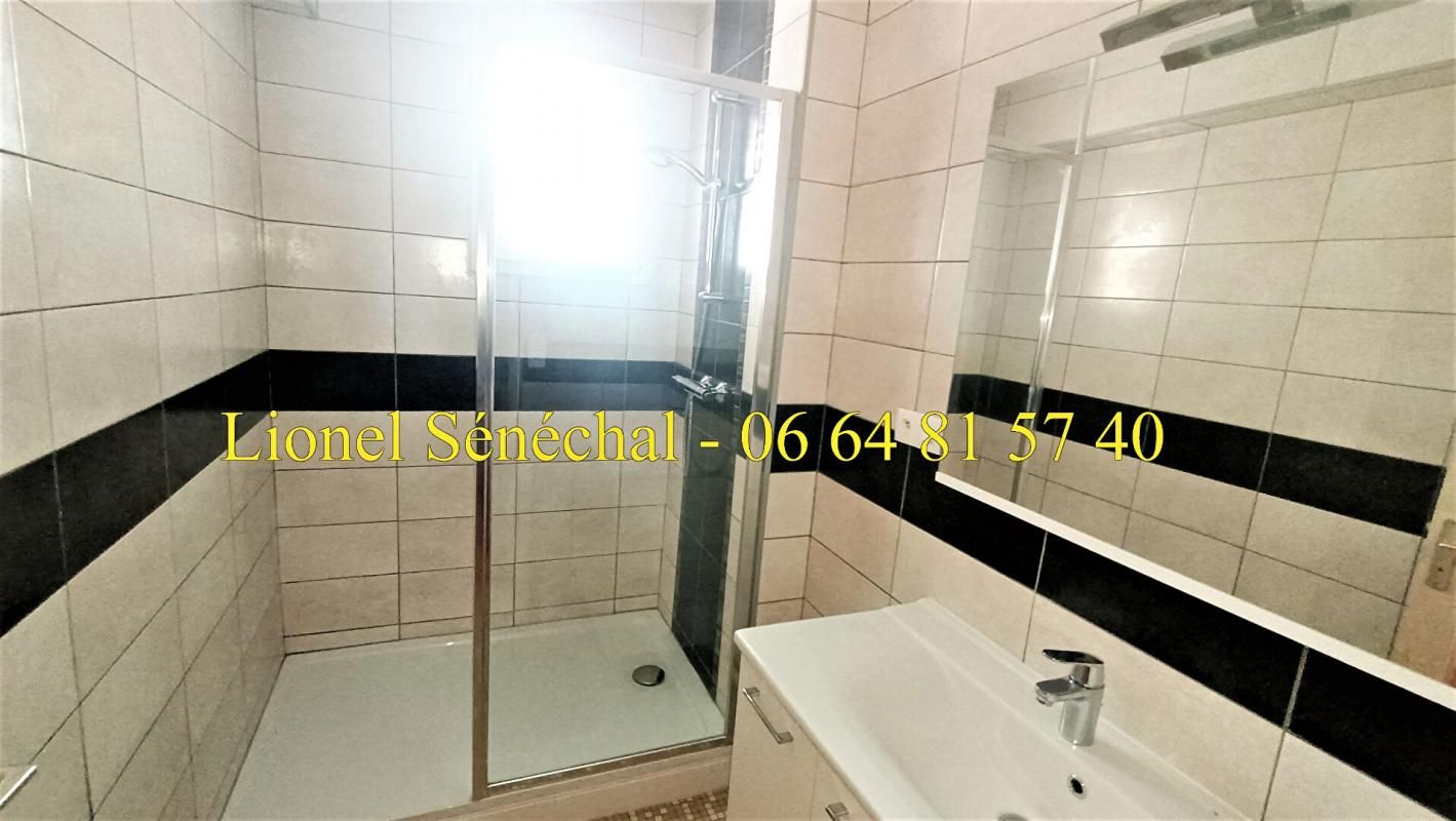 LE MANS Appartement 4 pièces de 65 m2 avec ascenseur et interphone secteur Maillets à Le Mans 4
