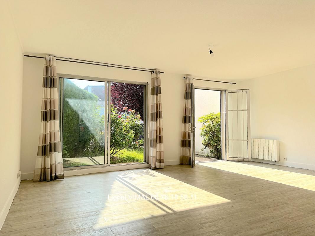 CLERMONT-FERRAND Duplex 122 m2 5 pièces ( 3 ch ) avec jardin, terrasse et parking 2