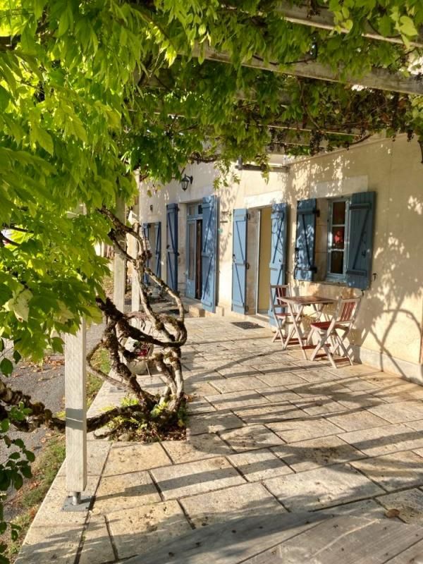 Propriété Château L'Evêque 216 m2 sur parcelles de 12866 m2