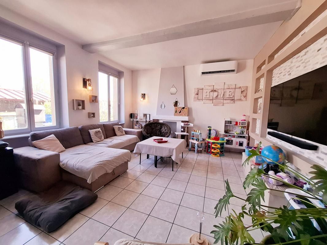MARIGNY-LE-CHATEL Coup de coeur assuré pour cette maison des années 30, au charme intemporel et parfaitement entretenue! 4