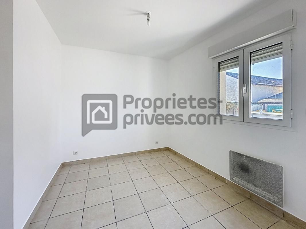 ROISSY-EN-BRIE Appartement une chambre 30 m²/box/park/cave 4