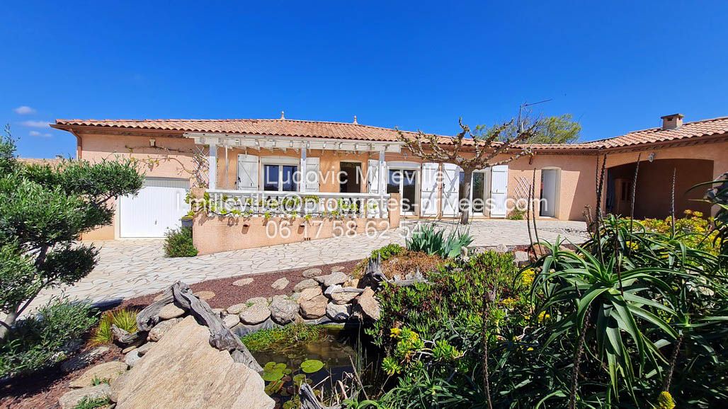 MAGALAS Spacieuce villa type 5 de 152m² avec garage et dépendence sur 700m² de terrain Spacieuce villa type 5 de 152m² avec garage et dépendence sur 700m² de terrain  Spacieuse villa de type 5 de 152m² avec garage et dépendance sur 700m² de terrain 2