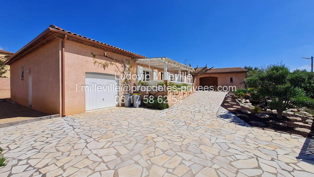 MAGALAS Spacieuce villa type 5 de 152m² avec garage et dépendence sur 700m² de terrain Spacieuce villa type 5 de 152m² avec garage et dépendence sur 700m² de terrain  Spacieuse villa de type 5 de 152m² avec garage et dépendance sur 700m² de terrain 3