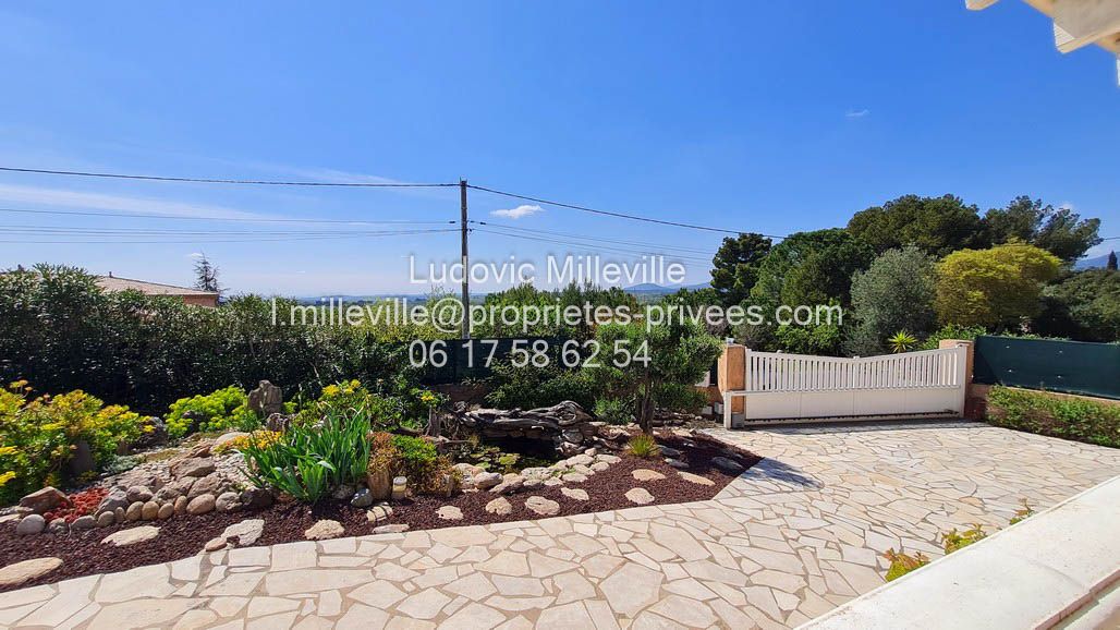 MAGALAS Spacieuce villa type 5 de 152m² avec garage et dépendence sur 700m² de terrain Spacieuce villa type 5 de 152m² avec garage et dépendence sur 700m² de terrain  Spacieuse villa de type 5 de 152m² avec garage et dépendance sur 700m² de terrain 4