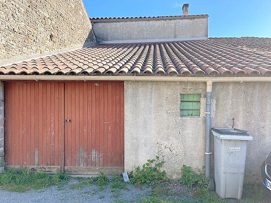 SURGERES Ensemble immobilier 2 logements loués avec garage et espace extérieur 3
