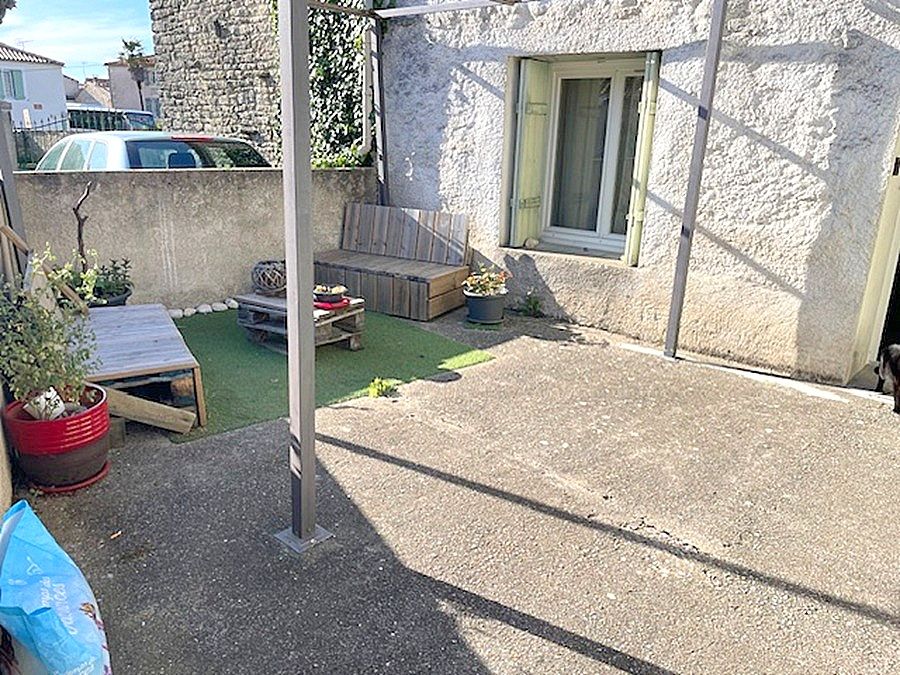 SURGERES Ensemble immobilier 2 logements loués avec garage et espace extérieur 4