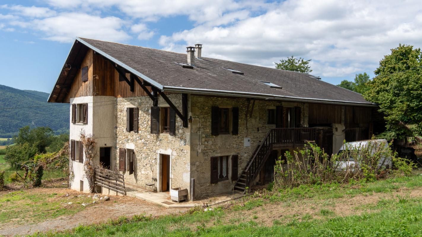AIX-LES-BAINS Maison Epersy 206 m2 sur 18.054m² 2