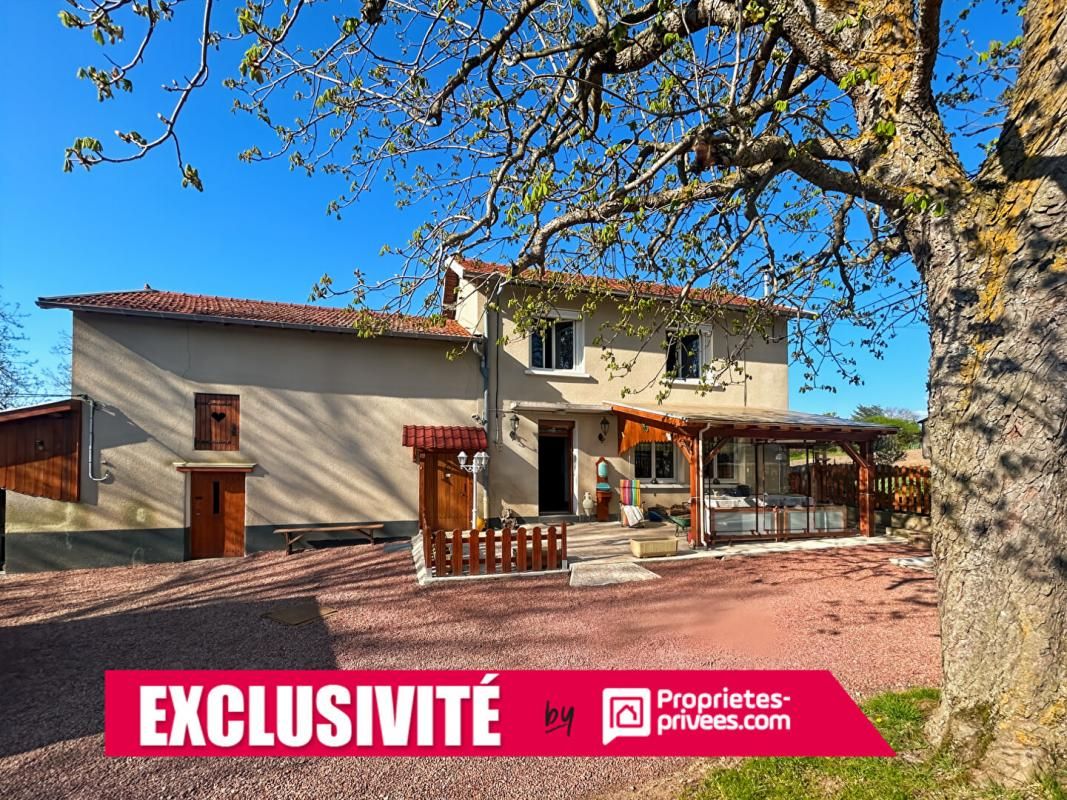 Maison familiale avec grand terrain à Commelle-Vernay