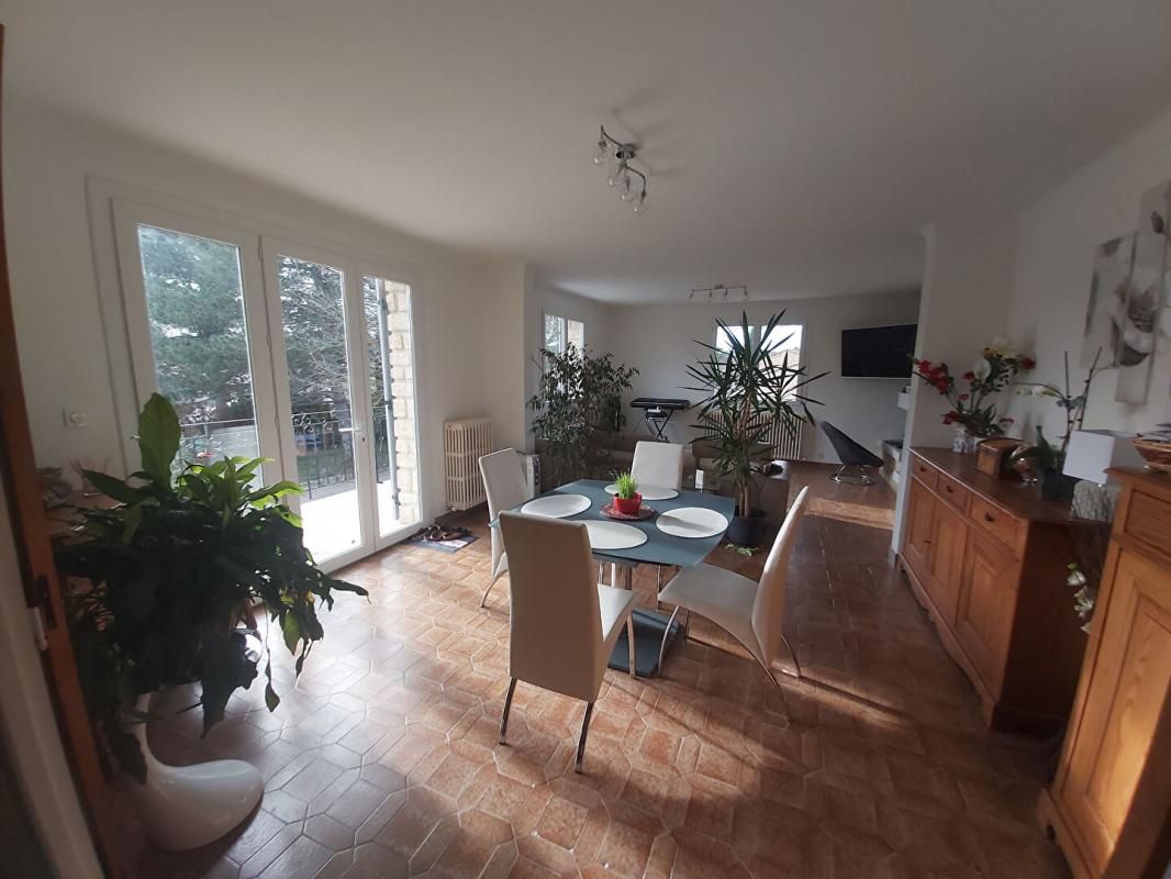 MAZAN Maison T8 en pierre 200 m2 idéal gîte ou maison d'hôtes 3