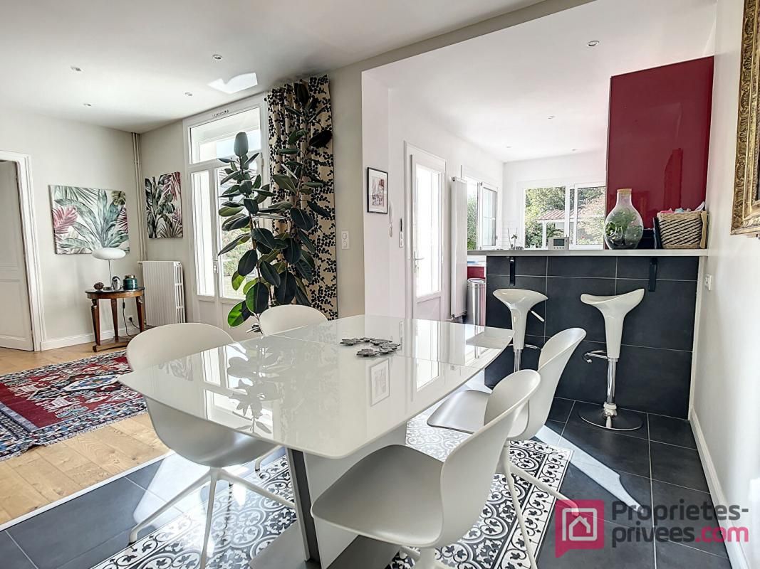 LA ROCHELLE Un jardin en ville. Maison 120m2 avec jardin, cave et Garage - La Rochelle Quartier TROMPETTE (3 chambres+1 bureau) 120 m2 - parcelle 295m2 3