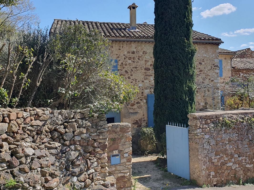 MAISON EN PIERRES AVEC JARDIN
