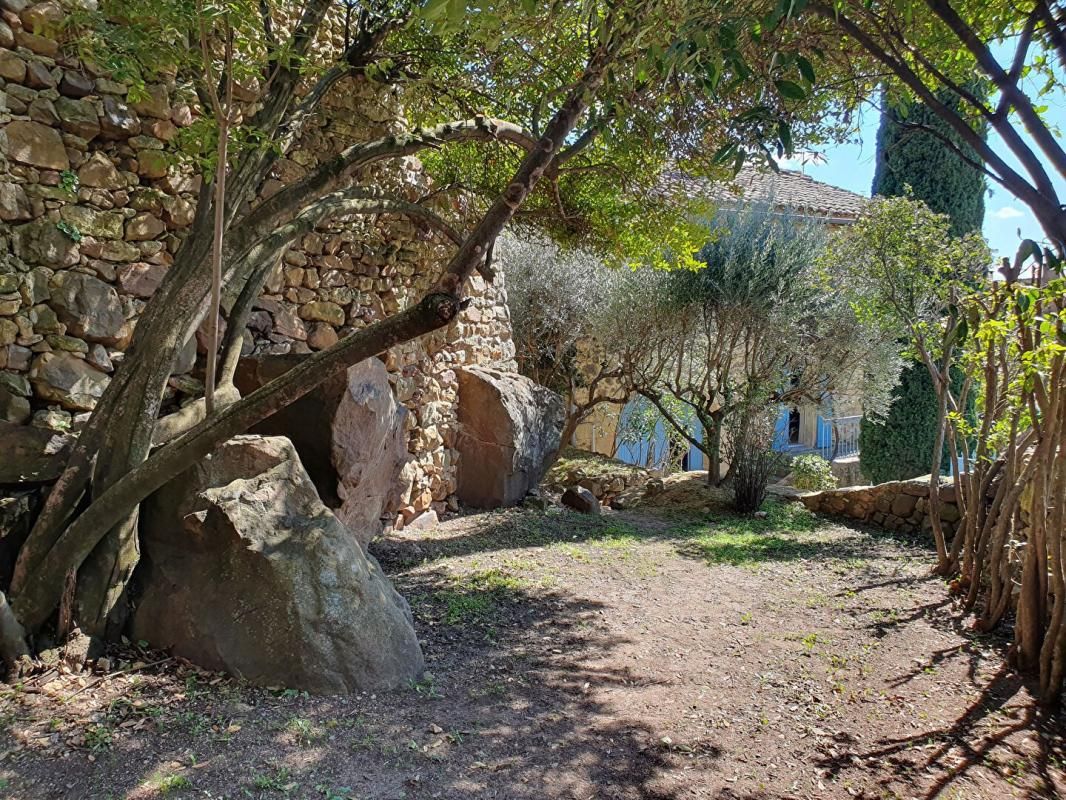 UZES MAISON EN PIERRES AVEC JARDIN 3