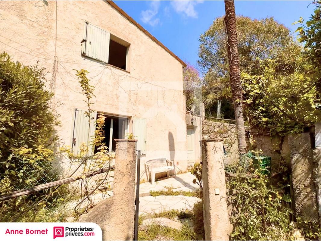 GRASSE Maison 5 pièces de 113 m2 avec terrain de 1400 m2 3