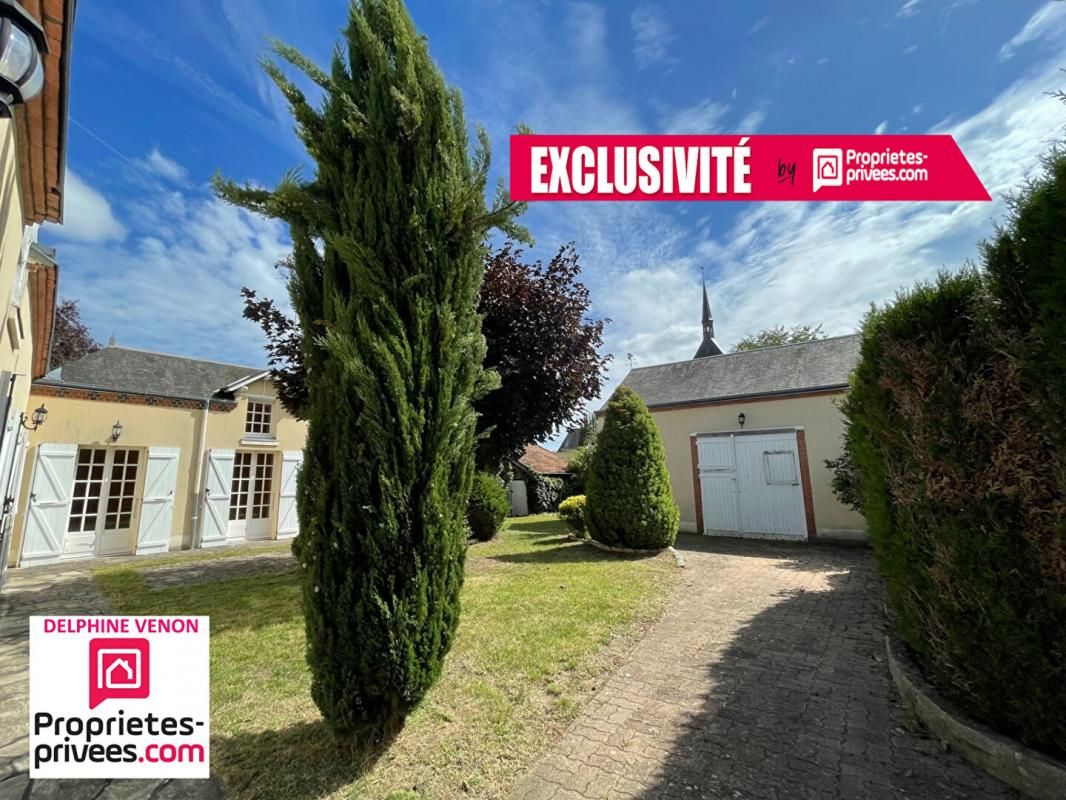 Exclusivité - Maison + dépendances sur un terrain de 1200 m² en centre bourg de Saint Martin D Abbat