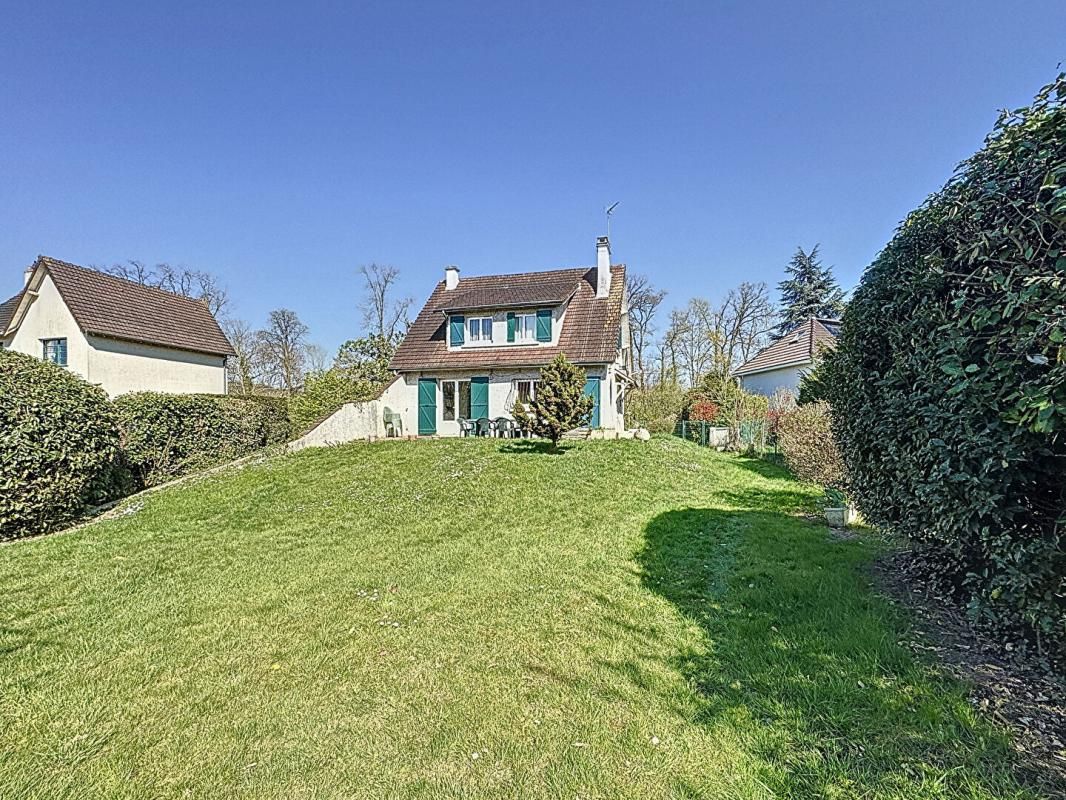 IGNY Investisseurs & Familles : Opportunité Unique à Igny ? Maison à fort potentiel sur grand terrain ! 2