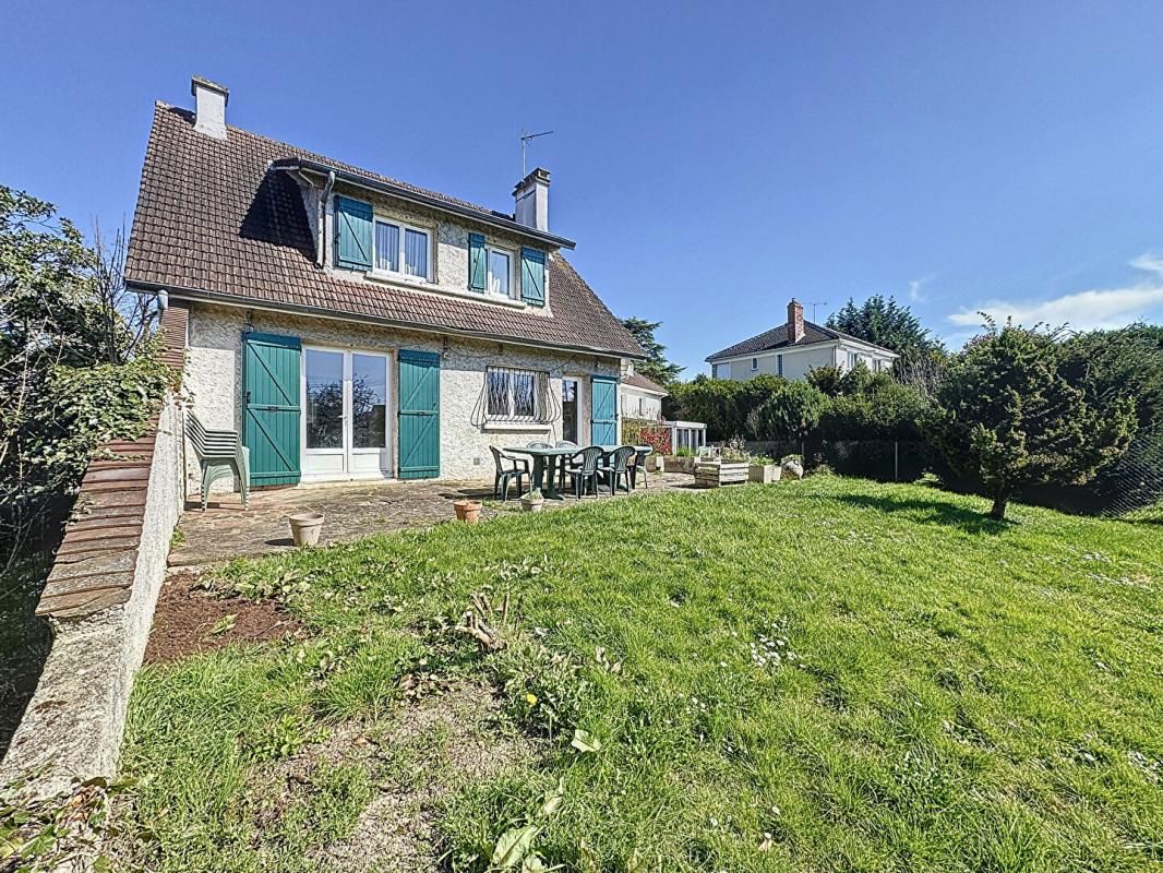 IGNY Investisseurs & Familles : Opportunité Unique à Igny ? Maison à fort potentiel sur grand terrain ! 3