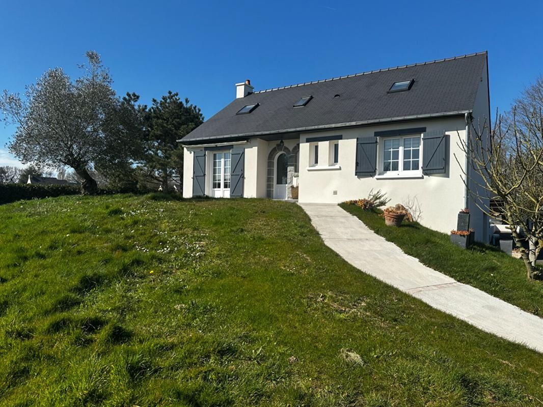 CREVIN Maison Crevin 8 pièce(s) 170 m2 + sous sol + dependances de 60 m² 2
