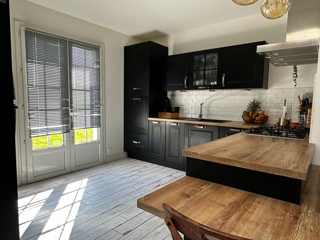 CREVIN Maison Crevin 8 pièce(s) 170 m2 + sous sol + dependances de 60 m² 4
