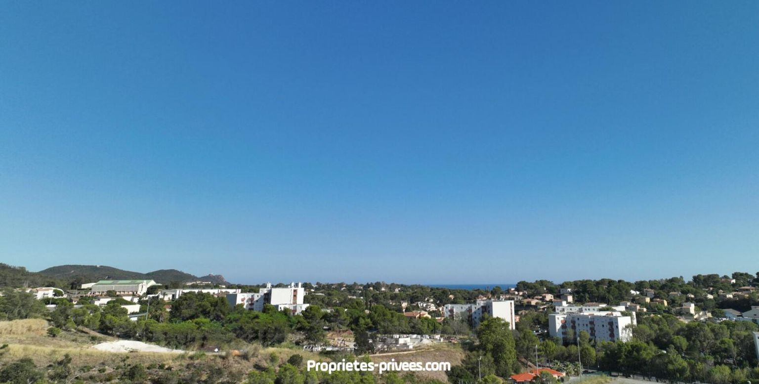 SAINT-RAPHAEL Saint-Raphaël, Haut de Boulouris, 2 pièces de 56 m2 avec terrasse de 17m2, parking privé et cave 4