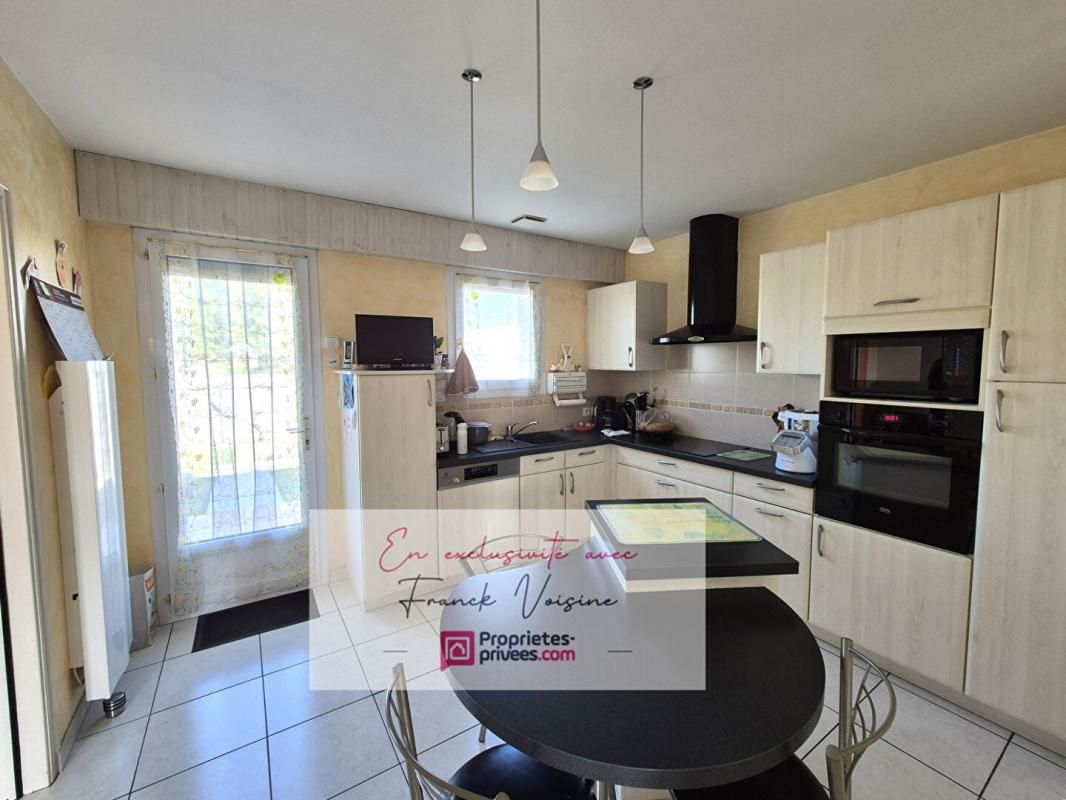 LES HERBIERS A VENDRE en Exclusivité aux Herbiers - Maison de 89 m2 env sur sous-sol avec 4 chambres sur un terrain de 568 m2 env 2