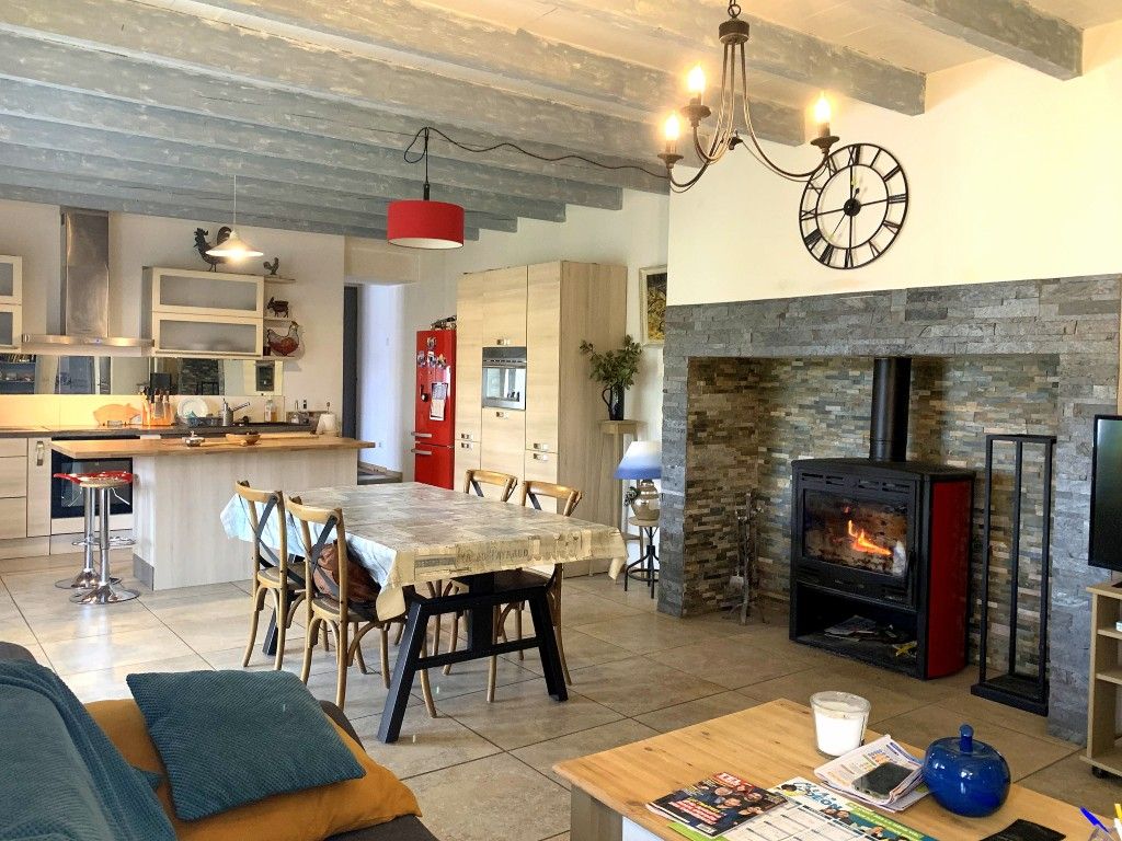 LAROQUE-DES-ARCS Maison rénovée et grange sur 1 ha de terrain avec source, puits et vue dominante 4