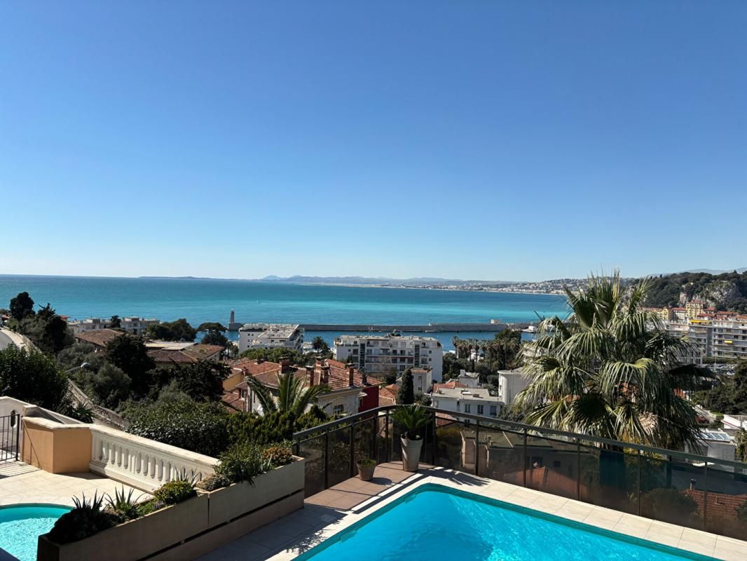 NICE Vente Studio avec vue exceptionnelle sur la Méditerranée et le port de Nice 2