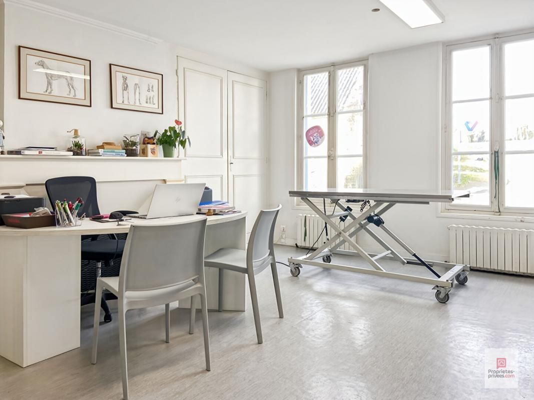 LA FLECHE Secteur LA FLECHE - IMMEUBLE MIXTE, COMMERCE ET LOGEMENTS 4