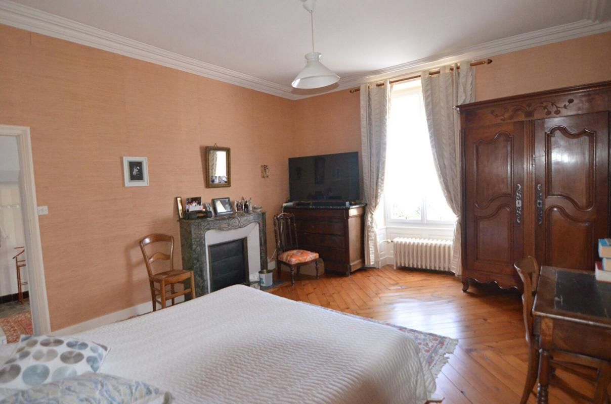 ALENCON Maison bourgeoise avec grand jardin et garage 3