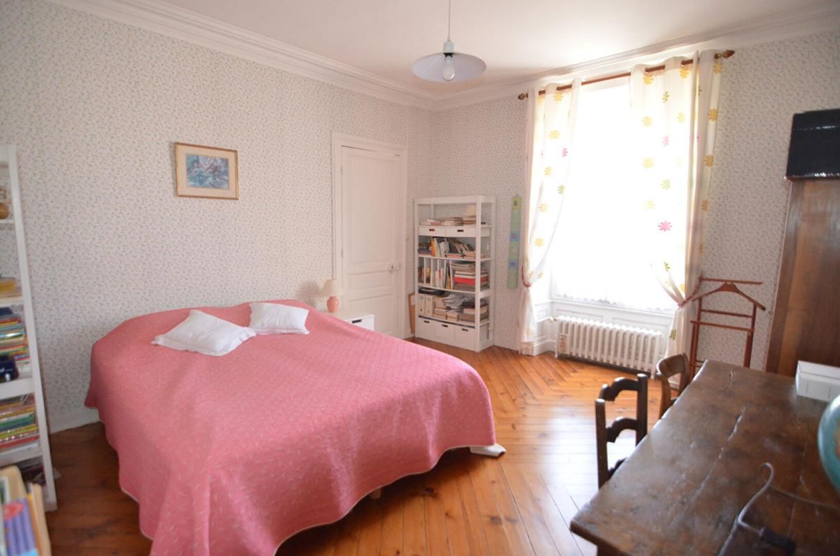 ALENCON Maison bourgeoise avec grand jardin et garage 4